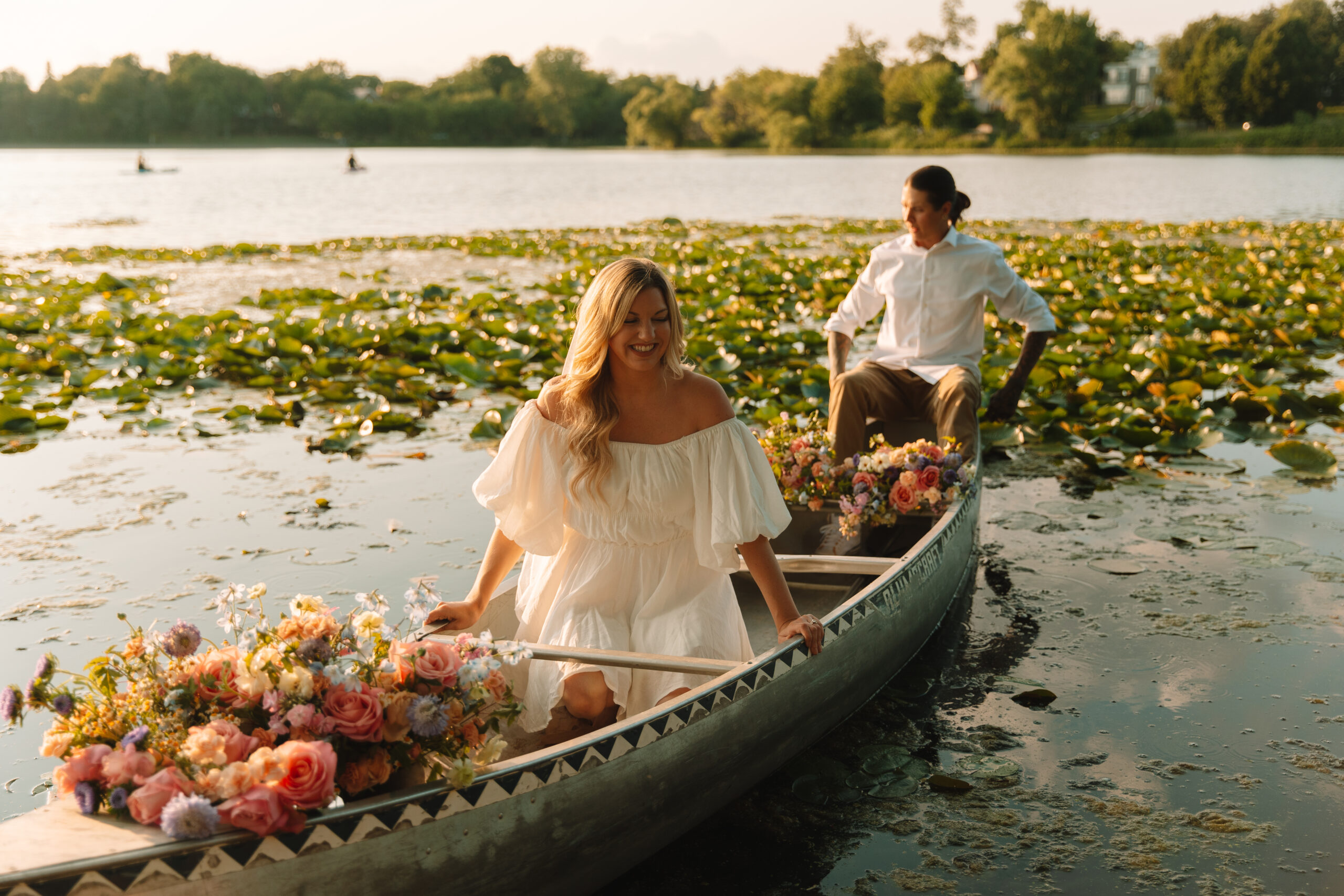 Canoe elopement styled shoot in Minnesota with stunning florals