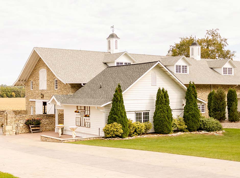 Stunning stone cottage wedding venue in Minnesota