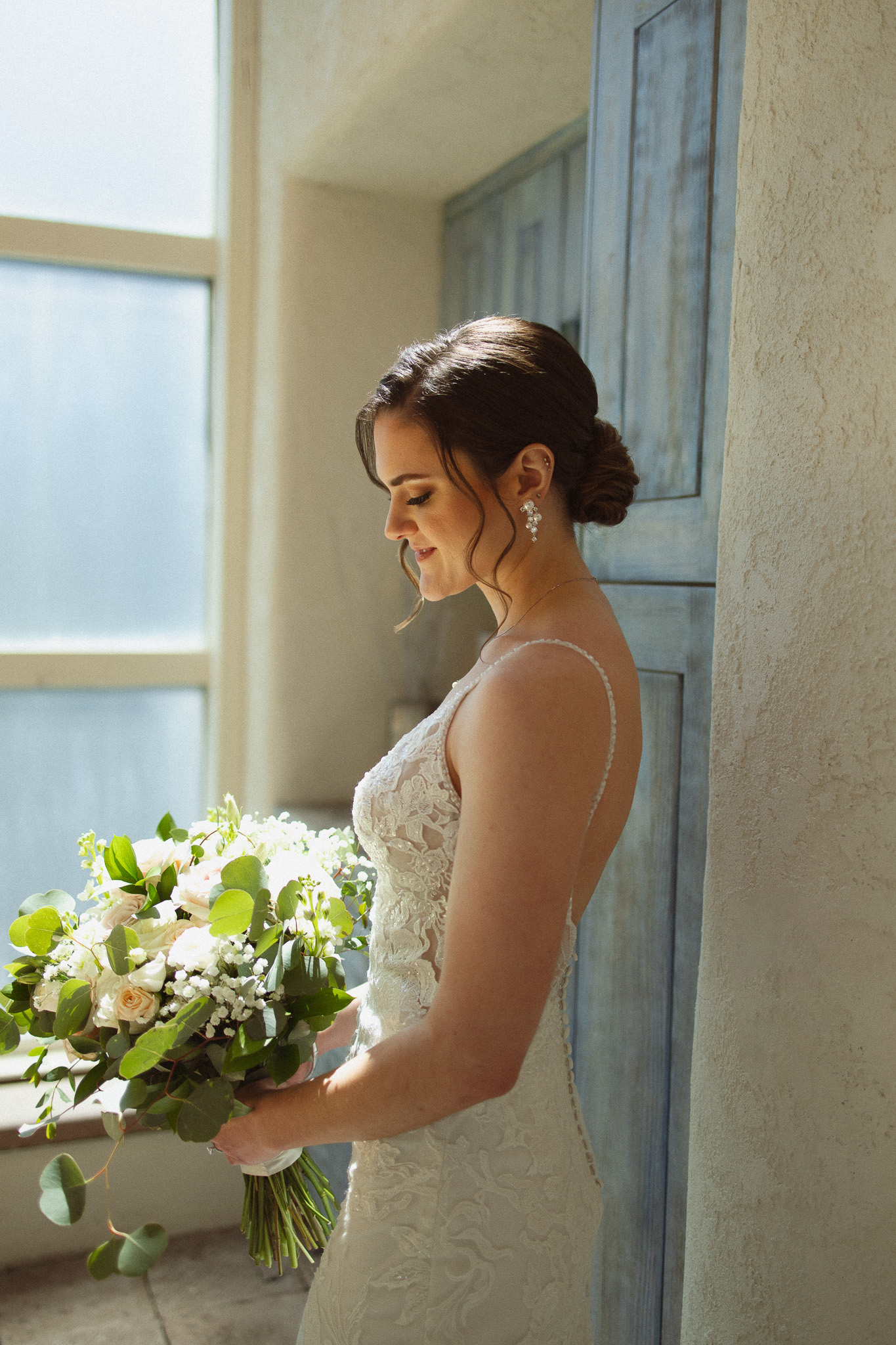 Beautiful bridal portrait of bride holding her bouquet at The Edward Anne Estate in Bavaria Downs